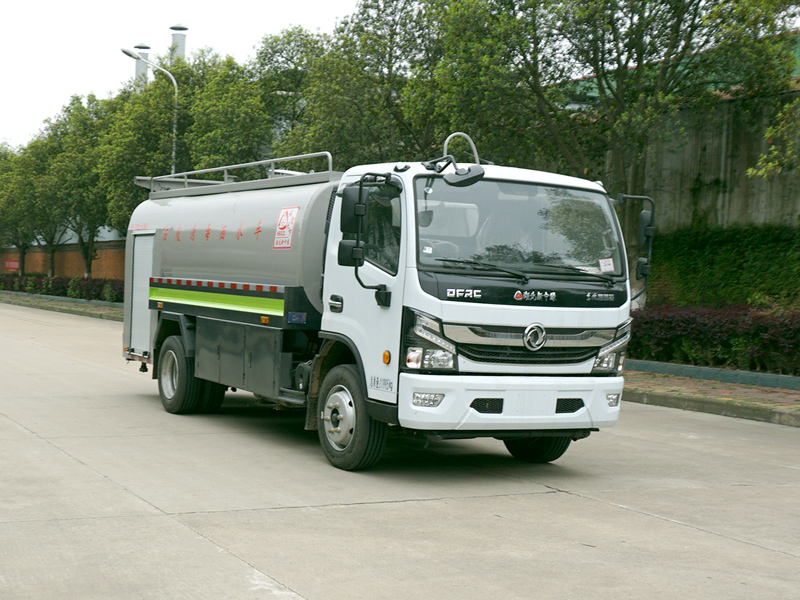 東風多利卡8噸消防灑水車